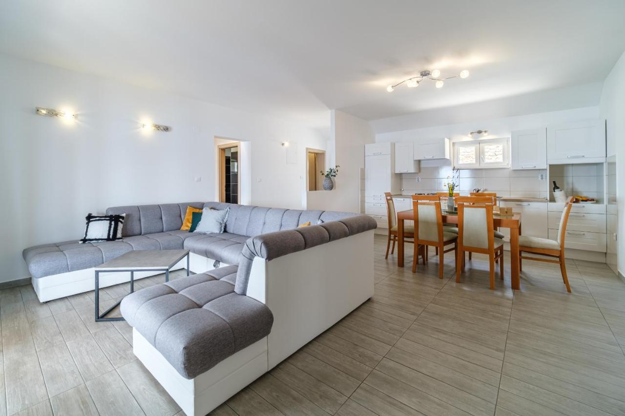 Rooms Plaza Divuje Murvica  Exteriör bild